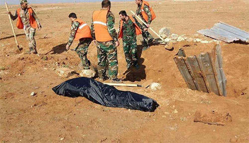 Hallan en siria tres fosas de militares masacrados por terroristas Hallan en siria tres fosas de militares masacrados por terroristas